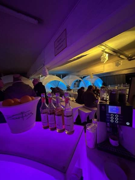 Mobile Bar Getraenkecatering Weihnachtsfeier  Firmenfest